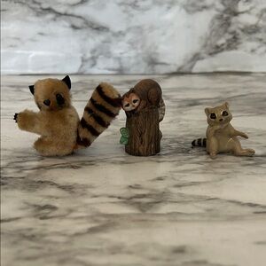 Set 3 vintage 80s (?) raccoons raccoon collection, 2 porcelain figures 1 gripper